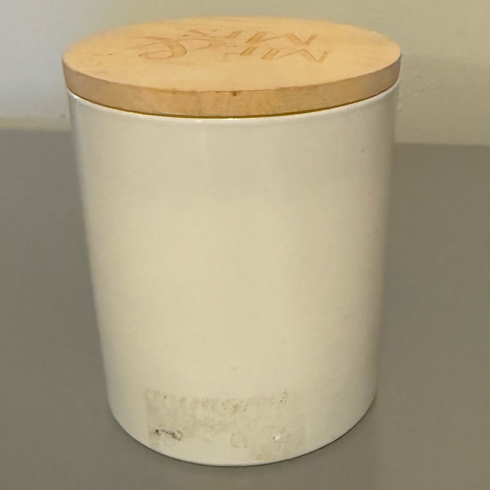 Mr & Mrs Sand + Fog Tropical Paradise Candle 8oz - Picture 2 of 4